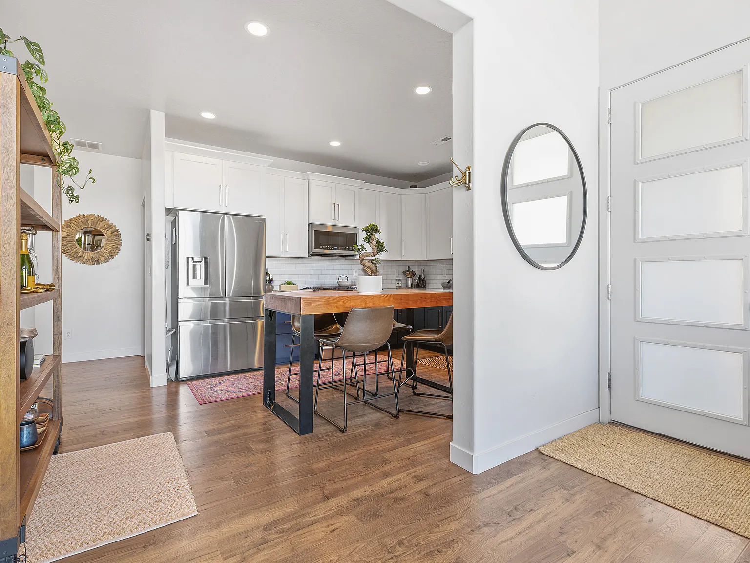4 bed, 1890 sqft, $2,700 — Photo 3