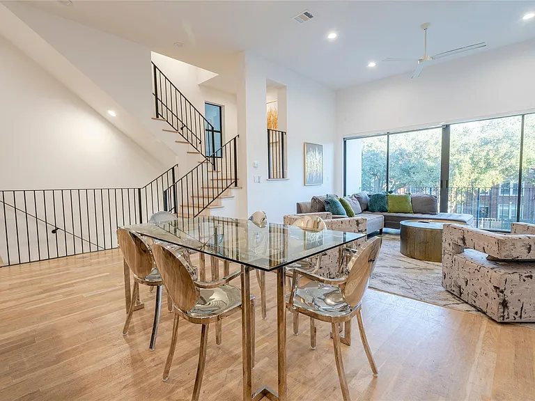 709 Memorial Heights Dr — Photo 15