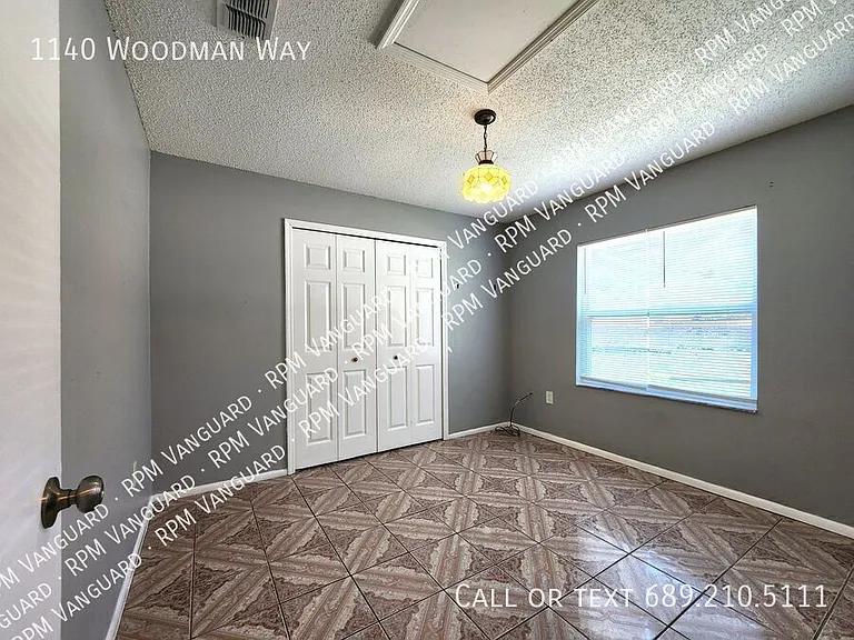 1140 Woodman Way — Photo 11