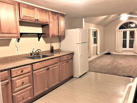 2nd image of 285 W Hazelhurst St Floor 2