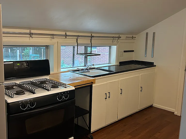 422 S Church Ave — Photo 2