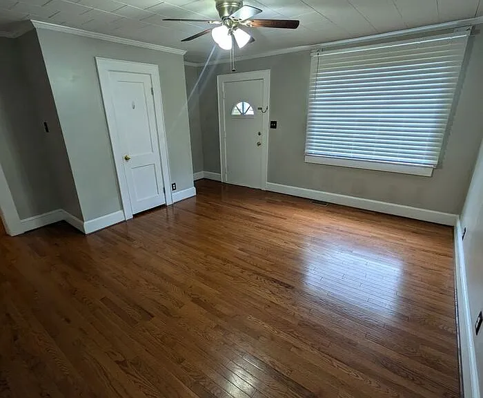 215 W D St — Photo 3