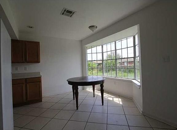 3rd image of 5125 Toulon St