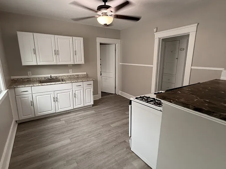 15619 School Ave — Photo 3
