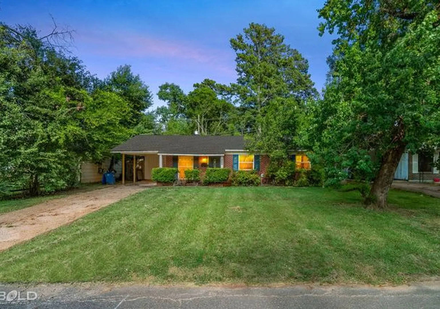 Charming 3 bed/1 bath! — Photo 2