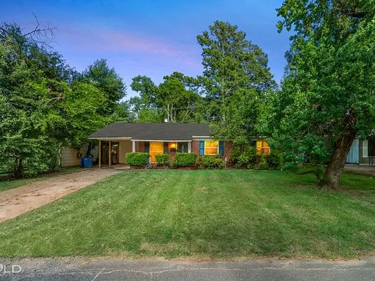 9419 Normandie Dr — Photo 2