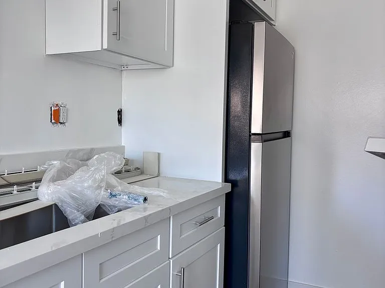 125 S Croft Ave — Photo 2