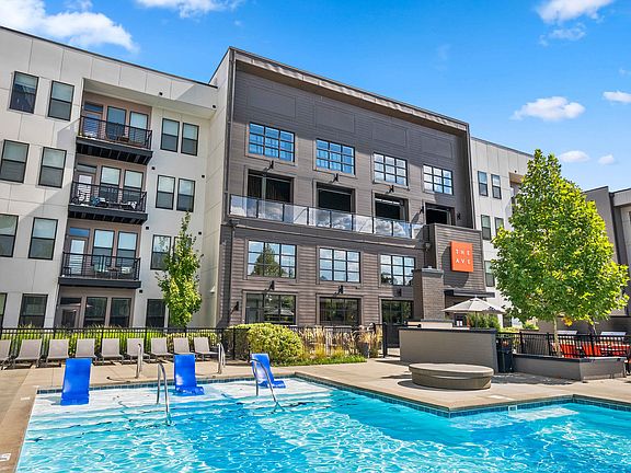 the-ave-apartments-clintonville-amenities-pool
