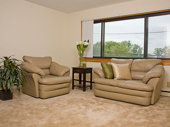 5th image of 2400 Larpenteur Ave W #11B