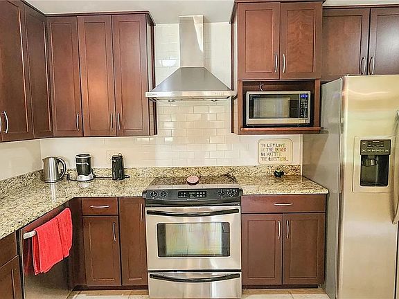4th image of 2367 Seville Ave
