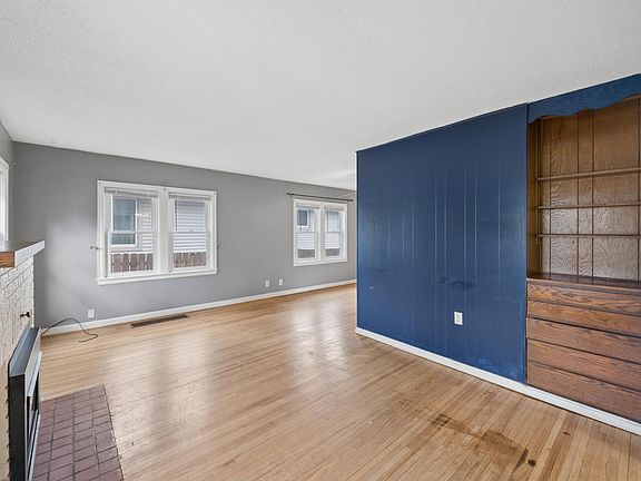4th image of 1415 Oak St