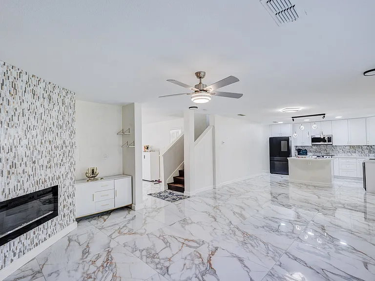 519 Darlene Trl — Photo 1