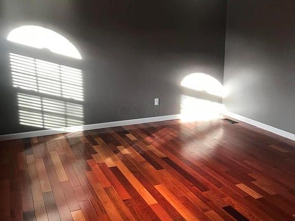 3rd image of 180 Sterling Glen Dr