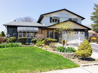 15236 Linden Dr, Oak Forest, IL 60452