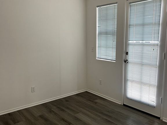 4th image of 220 E Oak St APT 2