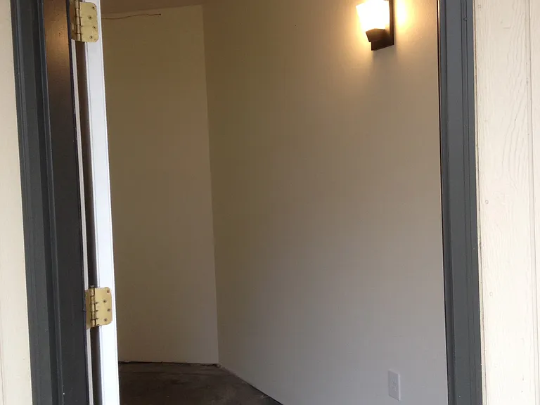2140 SW 35th Pl #1 — Photo 3