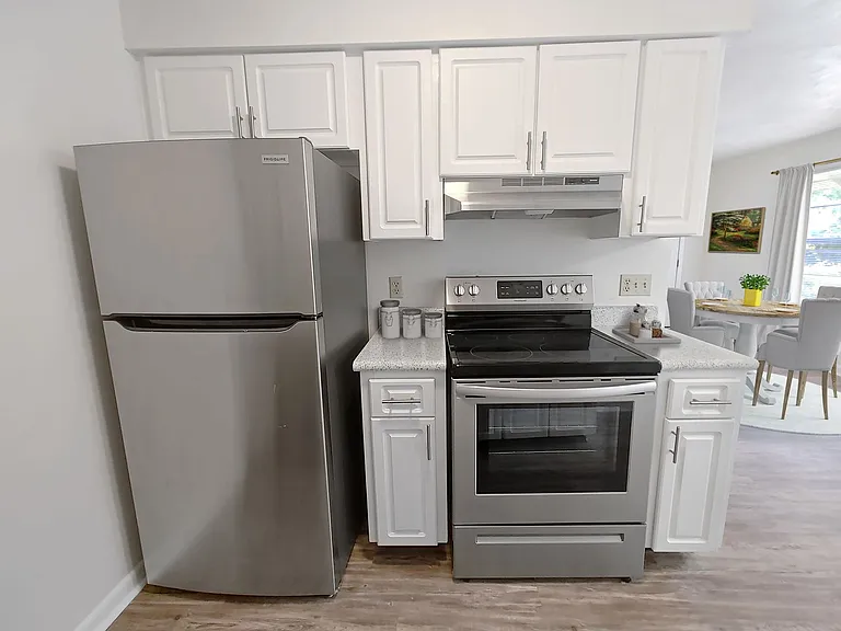 2318 SW 39th Dr — Photo 1