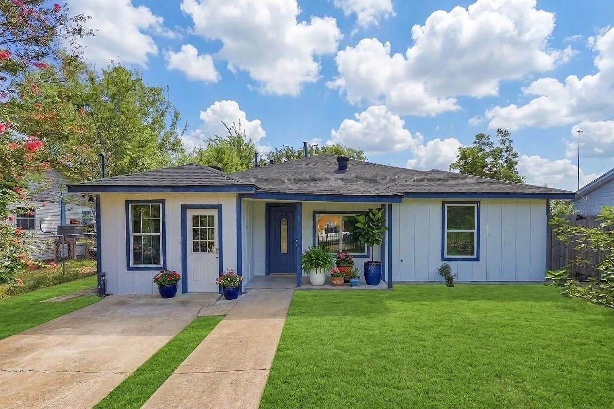 4 bed, 2.0 bath, 1446 sqft, $1,950 — Photo 1