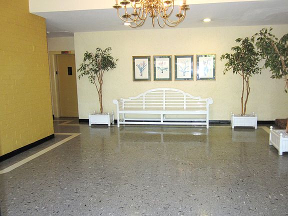4th image of 25 Lake St APT 5D