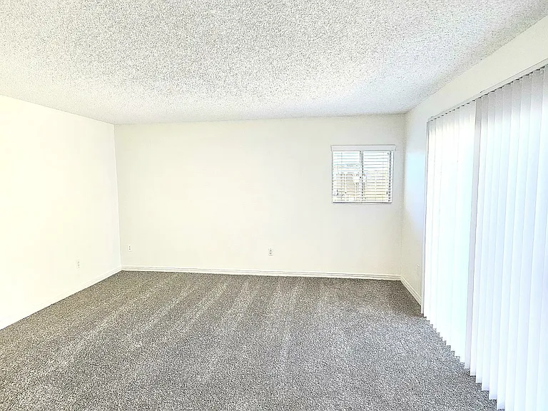 Beach Walk Apartments — Photo 24