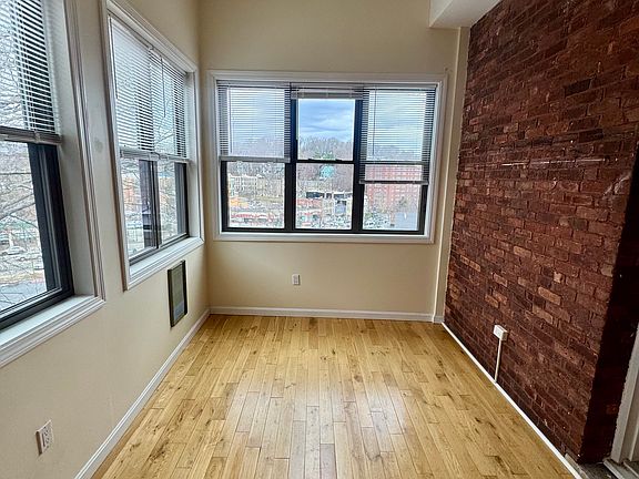 5th image of 191 Winthrop Rd APT 6