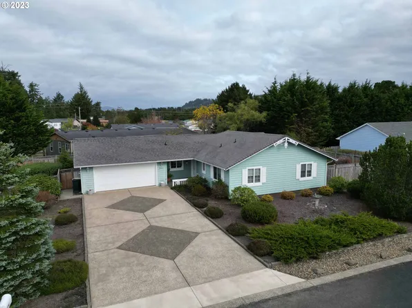 2401 16th St, Florence, OR 97439