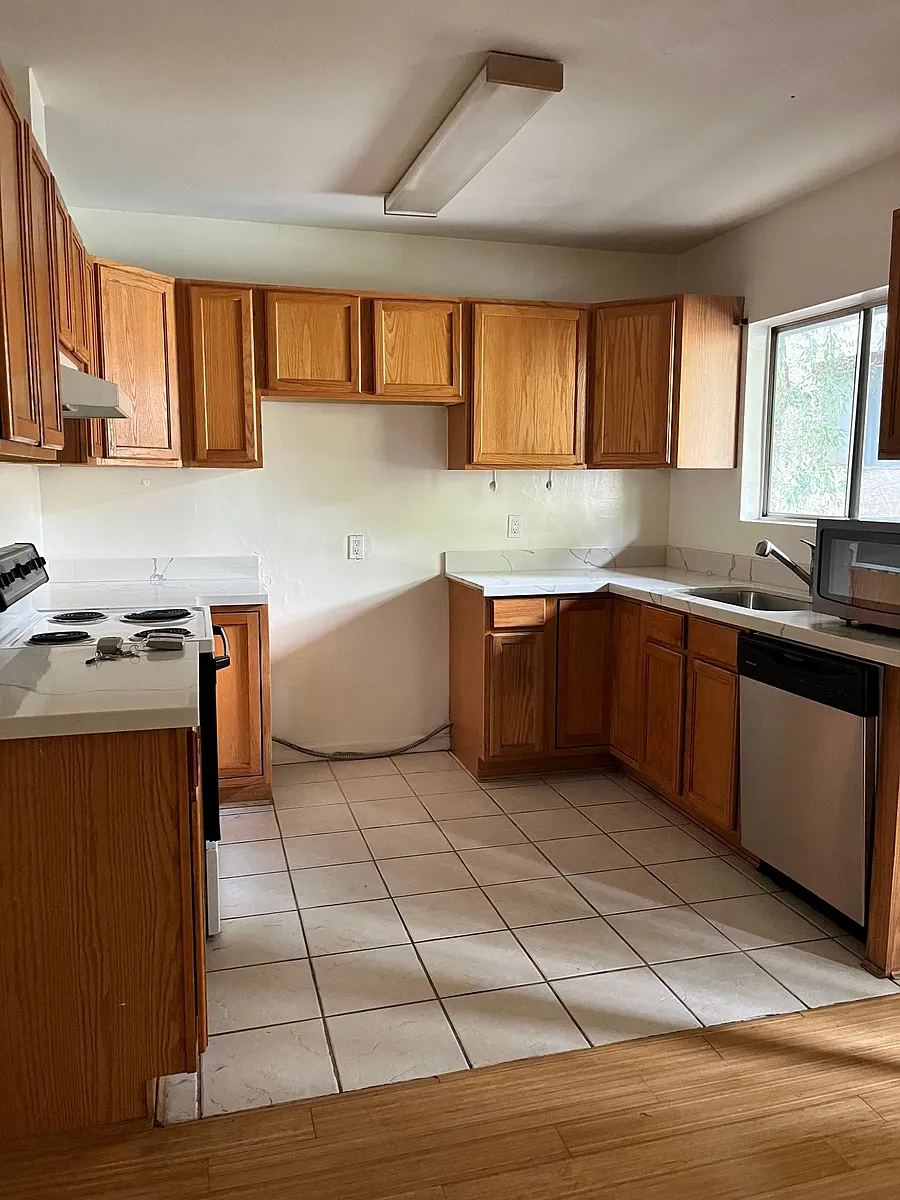 Photo 2 of 5 - 11433 Rochester Ave #104 - Los Angeles, CA Building Photo - 11433 Rochester Ave #104