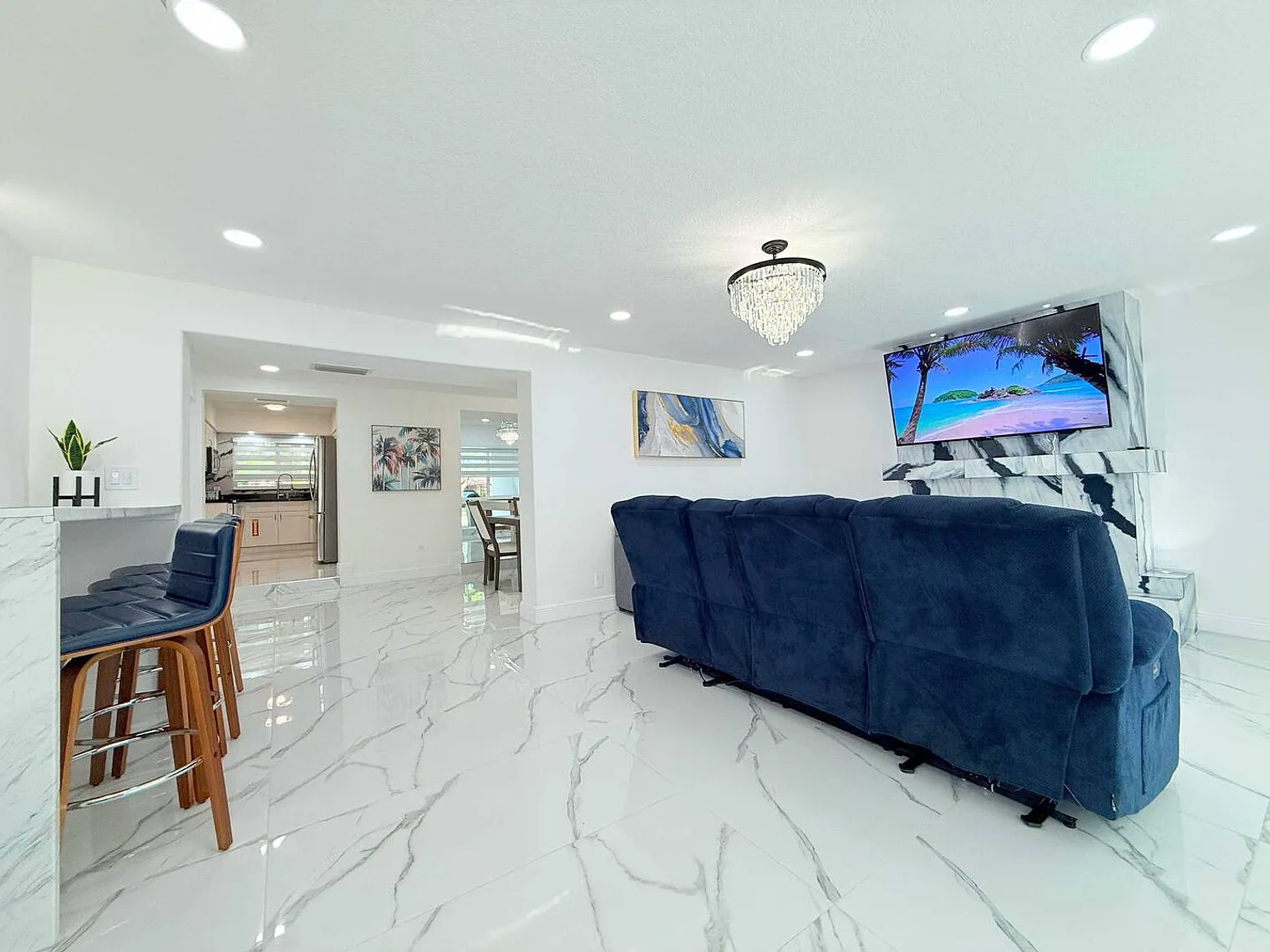 3 bed, 2.0 bath, 2292 sqft, $10,034 — Photo 3