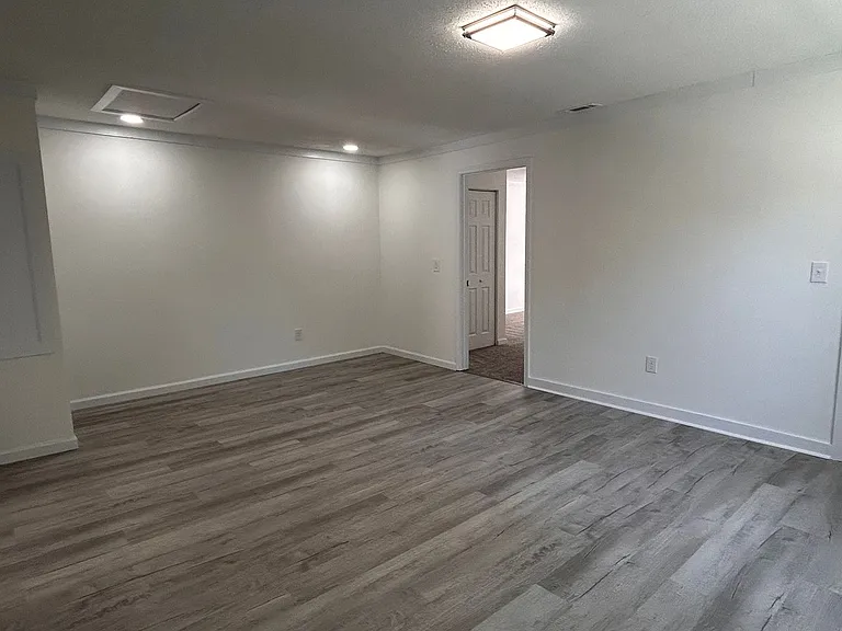 308 W Kivett St — Photo 7