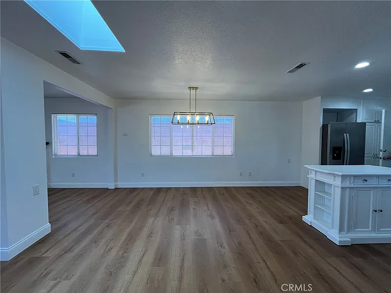 16944 Superior St — Photo 3