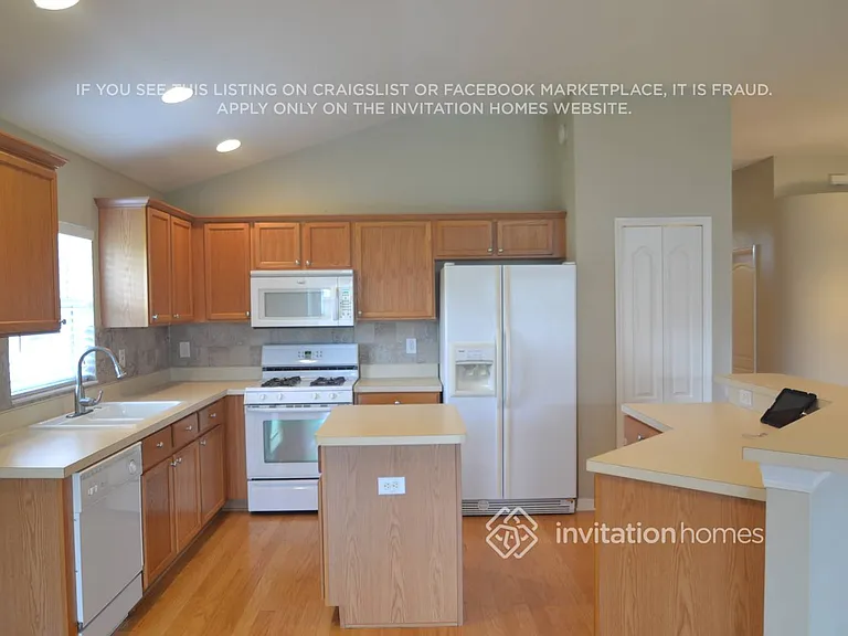 1021 Torreya Way — Photo 5