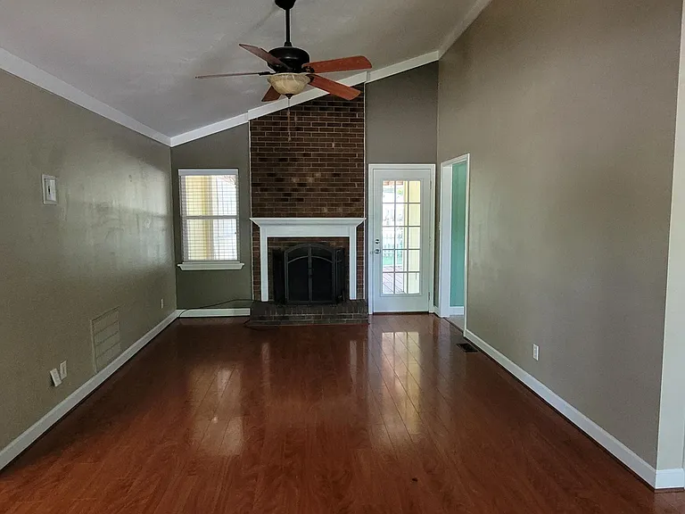 212 Branchwood Dr — Photo 9