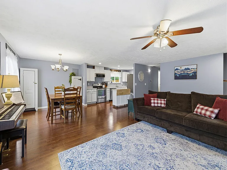 3130 Cockney St — Photo 4