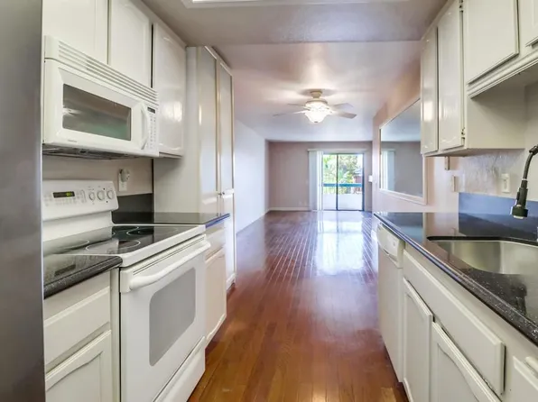 2560 C St APT 20, San Diego, CA 92102