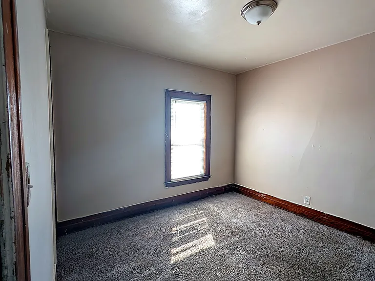 30 W Henry St — Photo 12