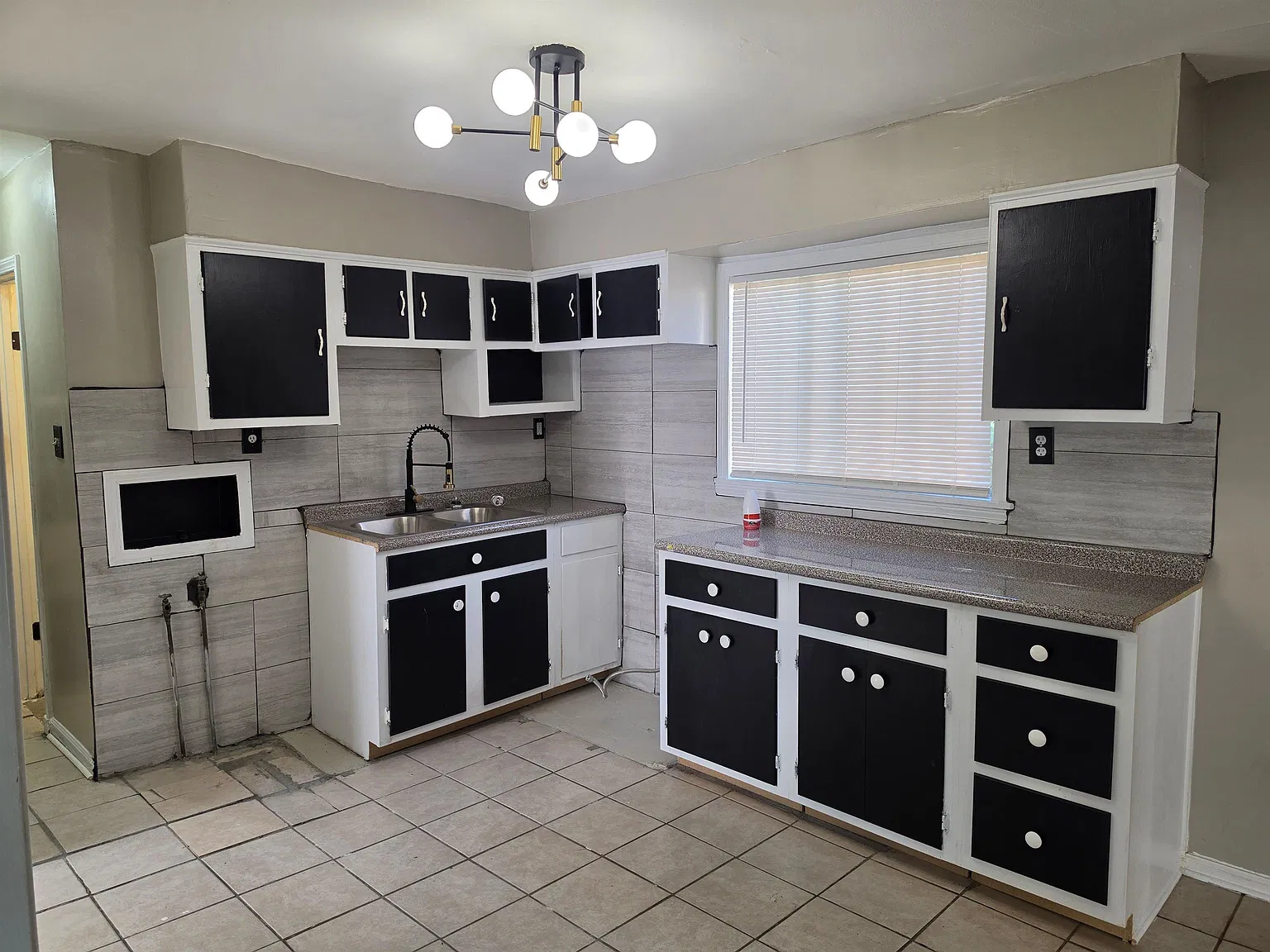 2 bed, 2.0 bath, 812 sqft, $900 — Photo 3