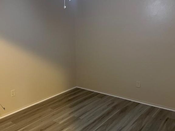 4th image of 2865 Green Acres Ave