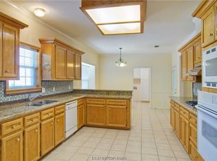 5009 Congressional Ct, College Station, TX 77845