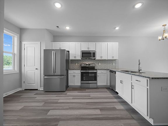 2nd image of 302 Starfish Ln