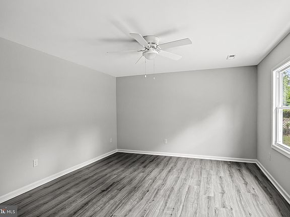 5th image of 401 Evergreen Blvd