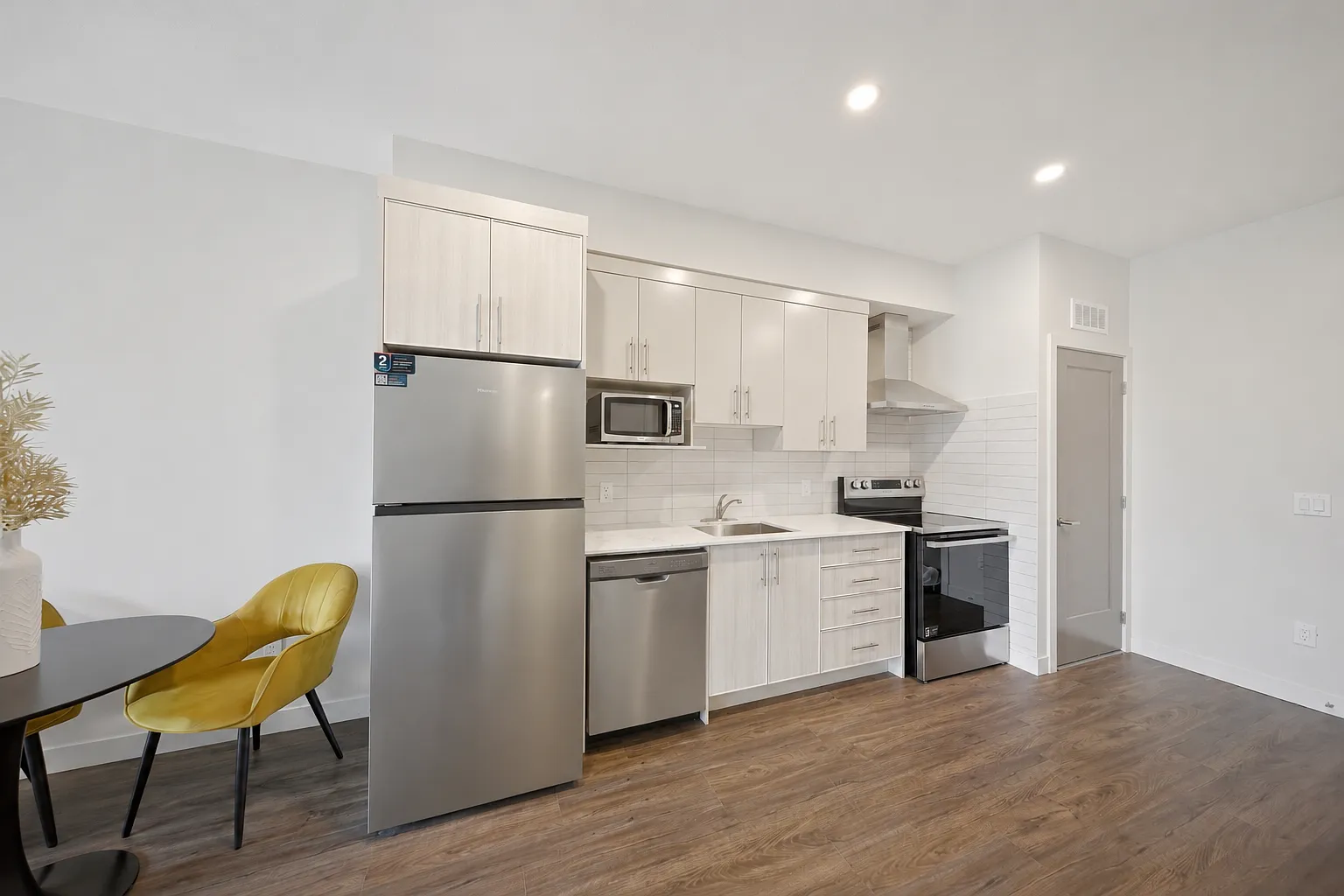 1055 Weber St E — Photo 1