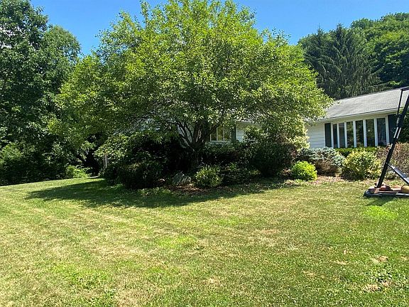 4th image of 230 Delside Dr