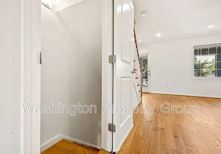 329 18th Pl NE — Photo 20