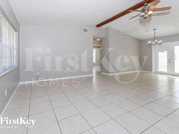 4th image of 650 NW Selvitz Rd