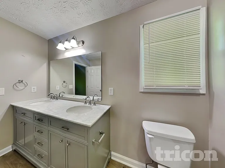 2014 Meadow Walk Dr — Photo 6