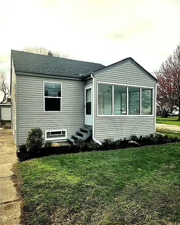 1310 Leavitt Rd