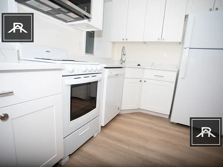 389 Harvard St #2 — Photo 14