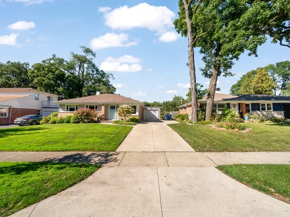 1960 Milton Ave, Northbrook, IL 60062