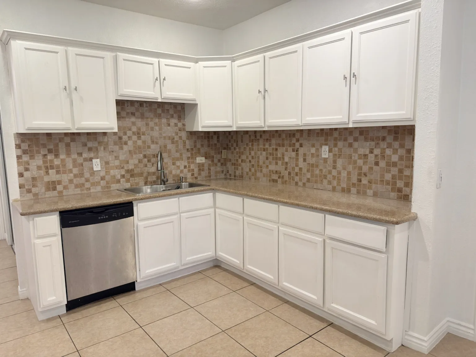 3 bed, 1528 sqft, $3,699 — Photo 3