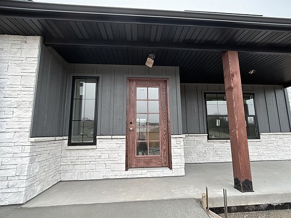 5th image of 49 Engle Dr
